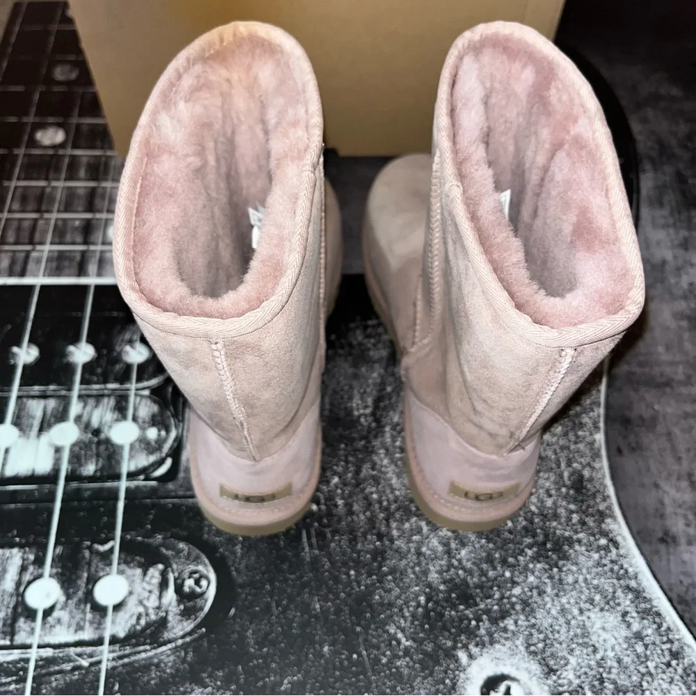 NIB UGG Classic Short II Boot